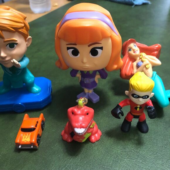Lot of Collectible Toy Figures: Daphnie Bobble, PJ Mask, Little Mermaid & more - Picture 6 of 7